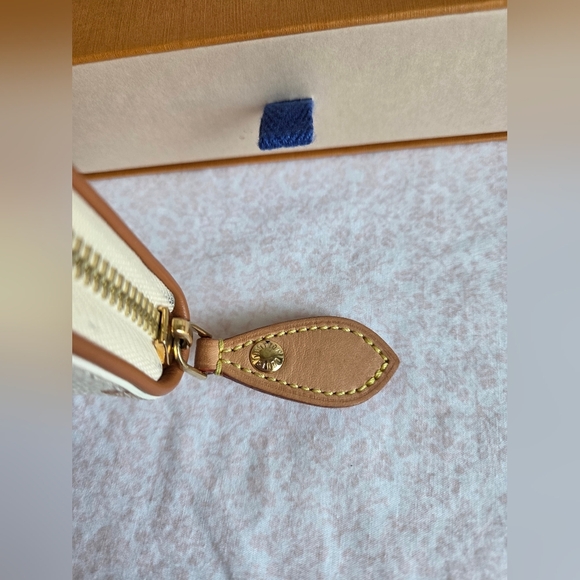 Louis Vuitton Zippy Wallet M81476 – Fall for You Collection Beige - Picture 3 of 11